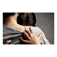 Dụ bạn gái mới quen uống rượu rồi quan hệ tình dục thì bị xử lý như thế nào?