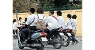 Khi điều khiển xe 50cc cần những giấy tờ gì ạ ? Mức bồi thường tai nạn giao thông