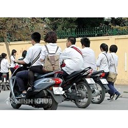 Khi điều khiển xe 50cc cần những giấy tờ gì ạ ? Mức bồi thường tai nạn giao thông