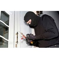 Bị nghi ngờ là có liên quan tới trộm cắp tài sản có bị đi tù không ?