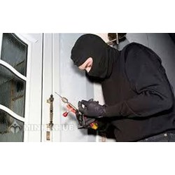 Bị nghi ngờ là có liên quan tới trộm cắp tài sản có bị đi tù không ?