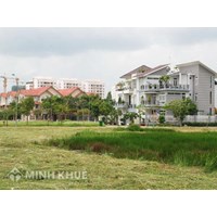 Sang tên trên giấy chứng nhận quyền sử dụng đất nên ký hợp đồng mua bán chuyển nhượng hay tặng cho ?