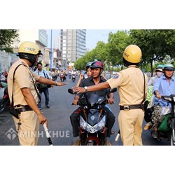 Chuyển hướng không có tín hiệu báo hướng rẽ phạt bao nhiêu tiền?