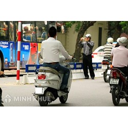 Lỗi chở quá số người quy định và không đội mũ bảo hiểm bị phạt bao nhiêu tiền?