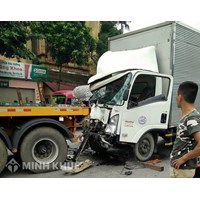 Máy kéo vượt đèn đỏ bị phạt bao nhiêu tiền theo quy định mới?