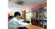 Cán bộ xã có phải là người làm việc hợp đồng trong cơ quan nhà nước không?