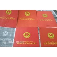 Vợ chồng không cùng chung một khẩu có thể cùng tên trên giấy chứng nhận quyền sử dụng đất không ?