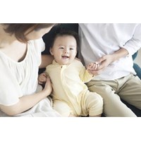 Chưa nhập hộ khẩu vợ, con có được mang họ cha không?