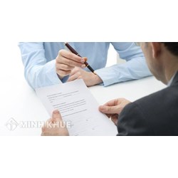 Ai là người đứng tên trong giấy phép đăng ký kinh doanh?