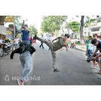 Đánh người vô cớ phạm vào tội gì và bị xử phạt như thế nào?