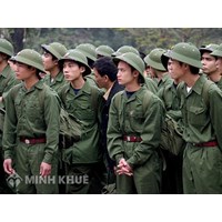 Có được miễn nghĩa vụ quân sự khi bị cận trên 5 độ và xăm hình?