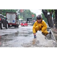 Có được phép mở lối thoát nước qua bất động sản liền kề hay không ?
