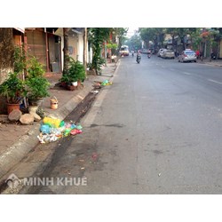 Vứt rác thải trên vỉa hè có bị xử phạt không?
