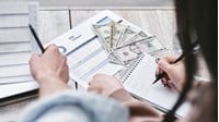 Giấy vay nợ có cần công chứng hoặc chứng thực không?