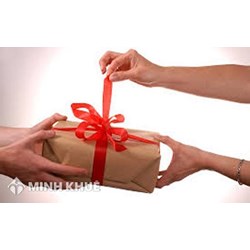Quà biếu, quà tặng, hàng mẫu được tặng cho có được miễn thuế?