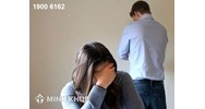 Trong bản án ly hôn vợ là người nuôi con, sau này chồng có thể giành lại quyền nuôi con  không ?
