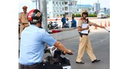 Mua xe trả góp ngân hàng giữ bản chính giấy đăng ký xe khi tham gia giao thông chỉ có bản photo công chứng, công an giao thông có quyền xử phạt vi phạm hành chính không?