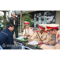 Tạm giữ phương tiện, tang vật xử phạt vi phạm hành chính thời hạn bao nhiêu ngày và người chủ phương tiện có giữ biên bản tạm giữ không?