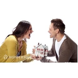 Không đứng tên trên giấy chứng nhận quyền sử hữu nhà có được chia khi ly hôn không?