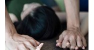 Dọa tung clip "nóng" tống tình phụ nữ đã có chồng thì bị tội gì?