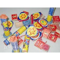 Mua bán pháo nổ, pháo hoa thì bị tội gì?