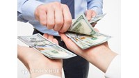 Tôi nhận tiền giúp gia đình người bạn từ nước ngoài gửi về thì có phải chịu rủi ro pháp lý gì không ?