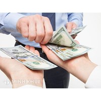 Tôi nhận tiền giúp gia đình người bạn từ nước ngoài gửi về thì có phải chịu rủi ro pháp lý gì không ?