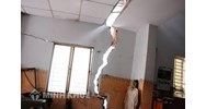 Hàng xóm sửa nhà làm nứt tường nhà mình có yêu cầu bồi thường thiệt hại được không? 