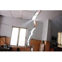 Hàng xóm sửa nhà làm nứt tường nhà mình có yêu cầu bồi thường thiệt hại được không? 