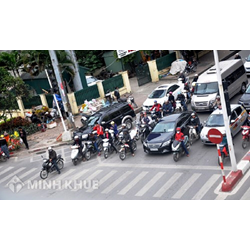 Xử phạt đối với xe máy về lỗi đè vạch và không xi nhan qua đường ?