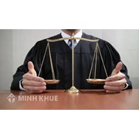 Người có thẩm quyền ra quyết định trái pháp luật thì bị xử lý như thế nào?