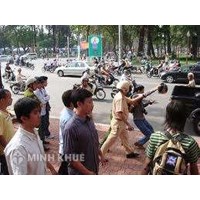 Không ra trình diện cảnh sát sẽ bị áp giải ?