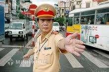Quy định về nhường đường cho xe ưu tiên?