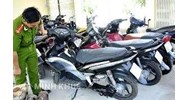 Mượn xe máy cầm cố rồi bỏ trốn phạm tội gì? Mức phạt khi cầm cố tài sản của người khác?