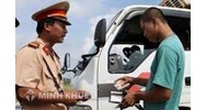 Xử phạt hành chính hành vi đỗ xe dưới lòng đường ?