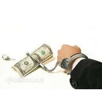 Chồng nợ vợ có phải trả tiền thay không?