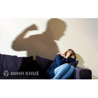 Chồng bạo hành vợ có được yêu cầu ly hôn?