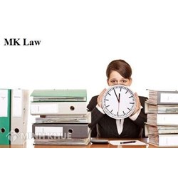 Bị trừ lương do đi muộn, không được trả lương làm thêm giờ có phạm luật?