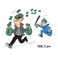 Tư vấn hành vi đi xe máy thò tay móc túi bị cấu thành tội danh gì ?