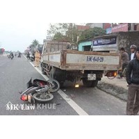 Tư vấn về trách nhiệm của chủ xe ô tô khi bị xe máy tông ?