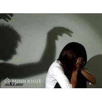 Cưỡng bức quan hệ với người 17 tuổi phạm tội gì ?