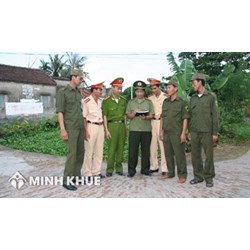 Công an xã có được phép bắt dừng xe kiểm tra giấy tờ không?