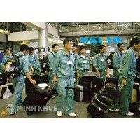 Trốn ra nước ngoài làm việc có được lấy lại sổ đỏ và tiền cọc không?