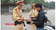 Mức xử phạt đối với xe máy, mô tô rẽ phải không bật đèn xi nhan ?