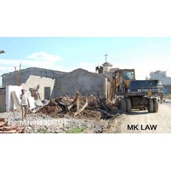 Tự ý phá phần nhà hàng xóm đã xây lên phần đất của gia đình ?