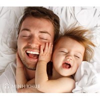 Có được đăng ký khai sinh cho con theo họ của chồng chưa cưới hay không?