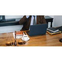 Mẫu Giấy đơn đề nghị thay đổi nội dung giấy phép thành lập của trung tâm trọng tài/chi nhánh của tổ chức trọng tài nước ngoài tại Việt Nam (Mẫu số 9)