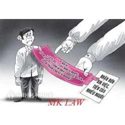 Nhận tiền và hứa xin việc sẽ bị xử lý về tội gì ?