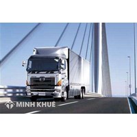 Vô ý lao xe vào đuôi xe tải có phải bồi thường không?