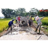  Những vi phạm về chi tiền cho một dự án làm đường bê tông tại thôn và hướng giải quyết?
